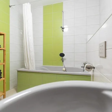 Apartment 230 M2 Loft Mit Eigenem Wintergarten Mit Tischtennis & Dart, Kostenloser Parkplatz *